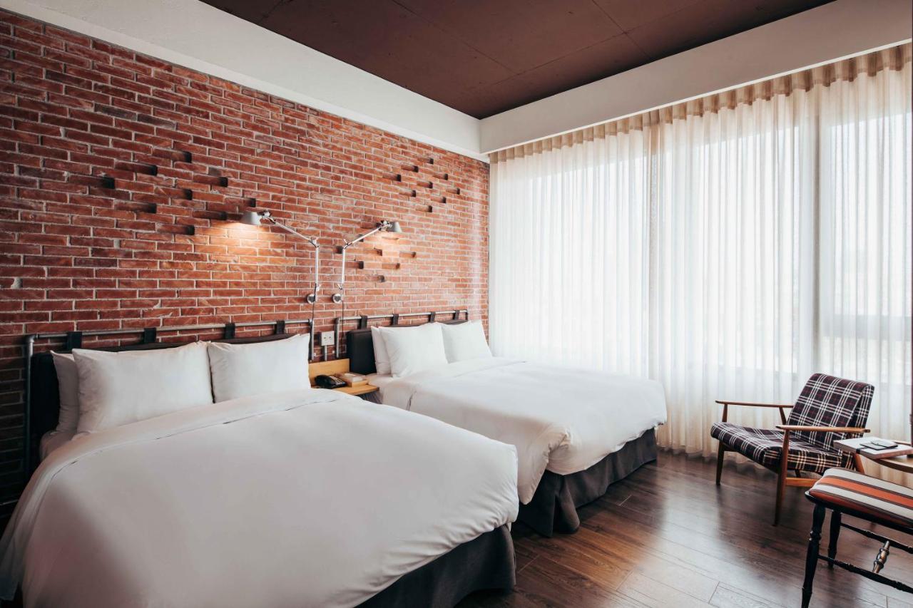 U.I.J Hotel & Hostel Tainan Exteriör bild