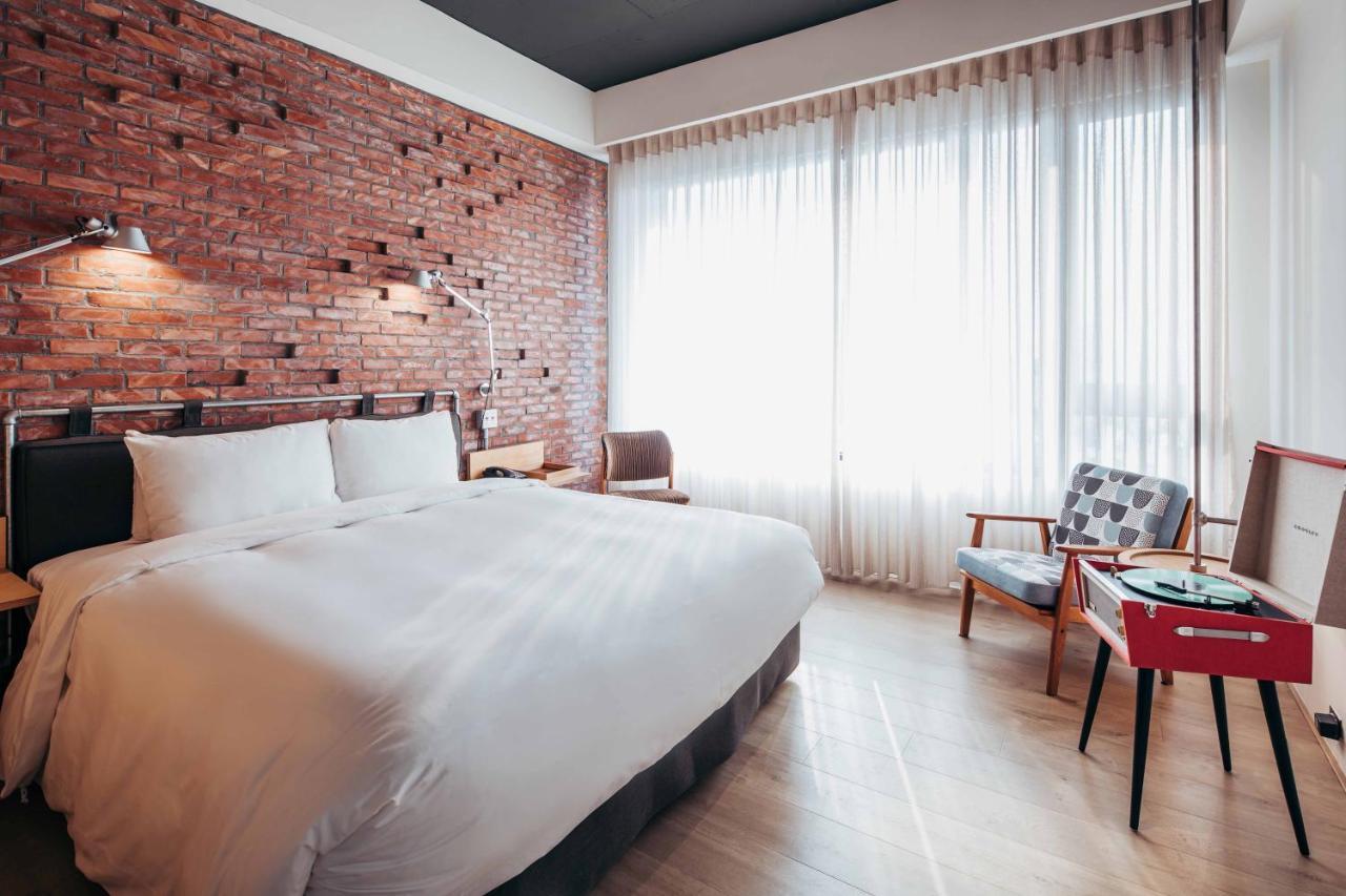 U.I.J Hotel & Hostel Tainan Exteriör bild
