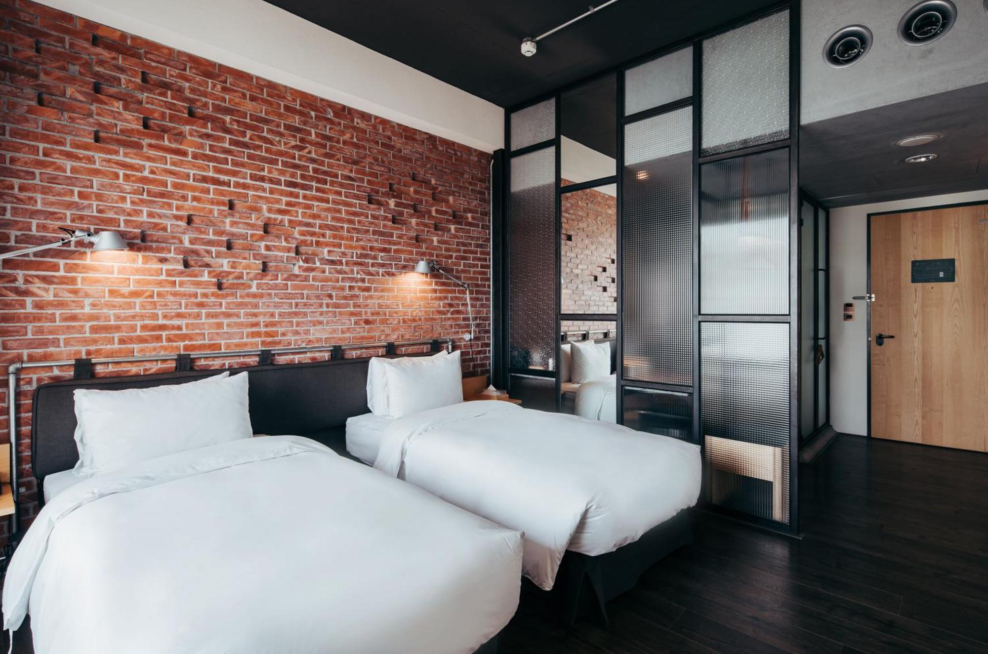 U.I.J Hotel & Hostel Tainan Exteriör bild