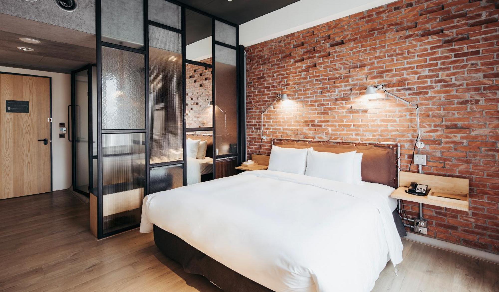 U.I.J Hotel & Hostel Tainan Exteriör bild